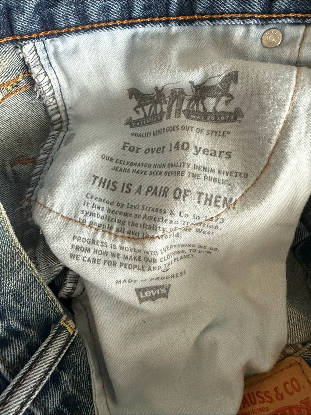 Levi's Straight Leg Jeans in Classic Blue